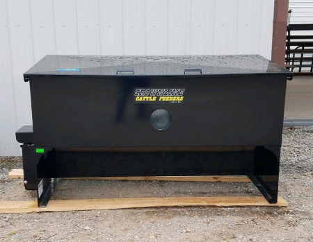 New 2025 Crownline 1500# Cake Feeder Farm / Ranch