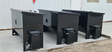 New 2025 Crownline 1500# Cake Feeder Farm / Ranch