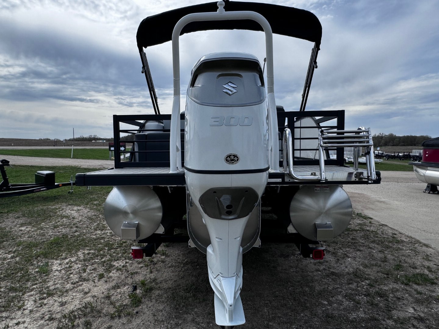 New 2024 FLAGSHIP D25B TRITOON w/SUZUKI DF300 **FREE JB Lund Bunk Trailer or Vertical Lift w/Purchase -- Up to a $7995 Value!!