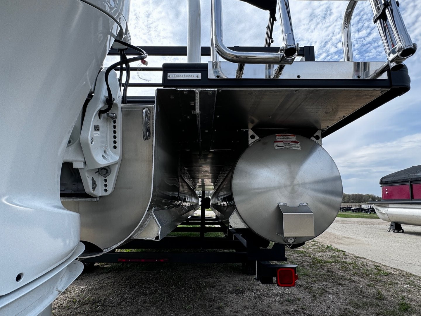 New 2024 FLAGSHIP D25B TRITOON w/SUZUKI DF300 **FREE JB Lund Bunk Trailer or Vertical Lift w/Purchase -- Up to a $7995 Value!!