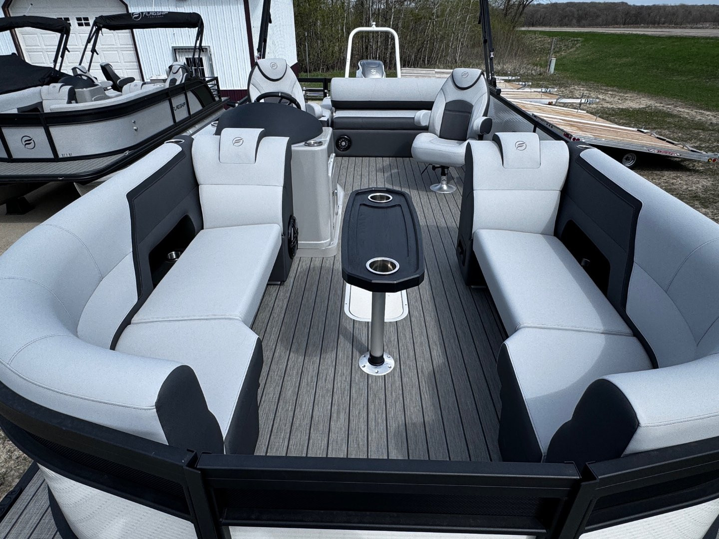 New 2024 FLAGSHIP D25B TRITOON w/SUZUKI DF300 **FREE JB Lund Bunk Trailer or Vertical Lift w/Purchase -- Up to a $7995 Value!!