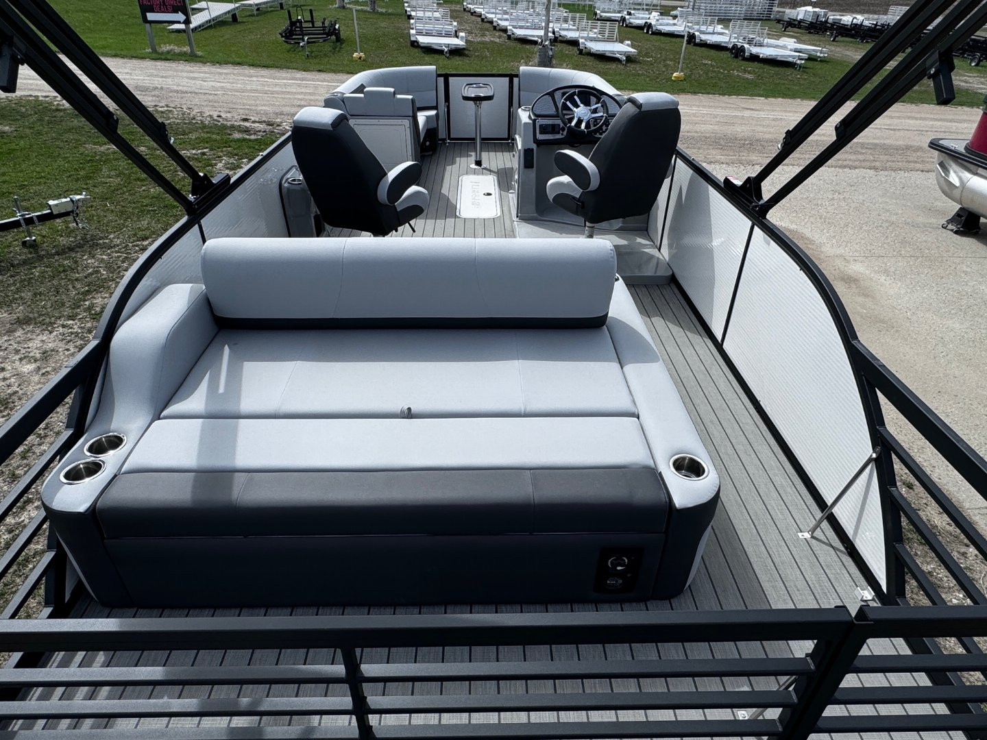 New 2024 FLAGSHIP D25B TRITOON w/SUZUKI DF300 **FREE JB Lund Bunk Trailer or Vertical Lift w/Purchase -- Up to a $7995 Value!!