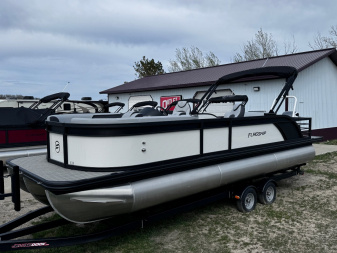 New 2024 FLAGSHIP D25B TRITOON w/SUZUKI DF300 **FREE JB Lund Bunk Trailer or Vertical Lift w/Purchase -- Up to a $7995 Value!!