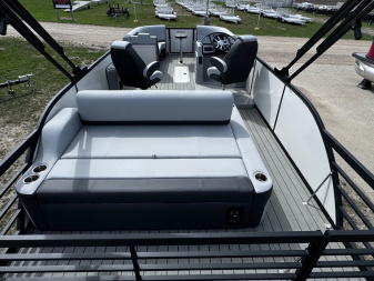 New 2024 FLAGSHIP D25B TRITOON w/SUZUKI DF300 **FREE JB Lund Bunk Trailer or Vertical Lift w/Purchase -- Up to a $7995 Value!!