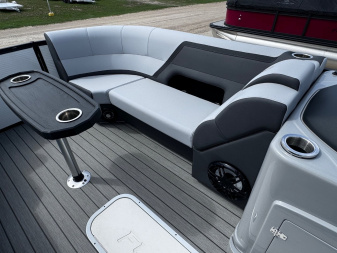 New 2024 FLAGSHIP D25B TRITOON w/SUZUKI DF300 **FREE JB Lund Bunk Trailer or Vertical Lift w/Purchase -- Up to a $7995 Value!!