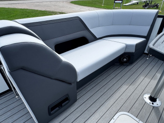 New 2024 FLAGSHIP D25B TRITOON w/SUZUKI DF300 **FREE JB Lund Bunk Trailer or Vertical Lift w/Purchase -- Up to a $7995 Value!!