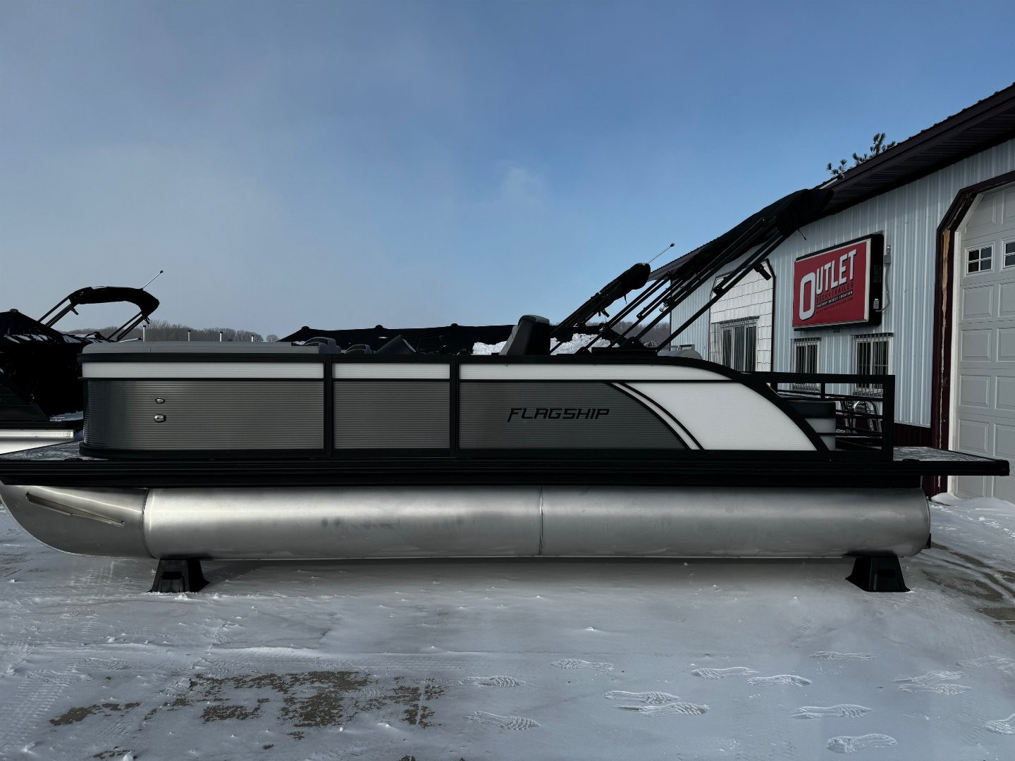 New 2024 FLAGSHIP D22B TRITOON w/SUZUKI DF250 **FREE JB Lund Bunk Trailer or Vertical Lift w/Purchase -- Up to a $7995 Value!!