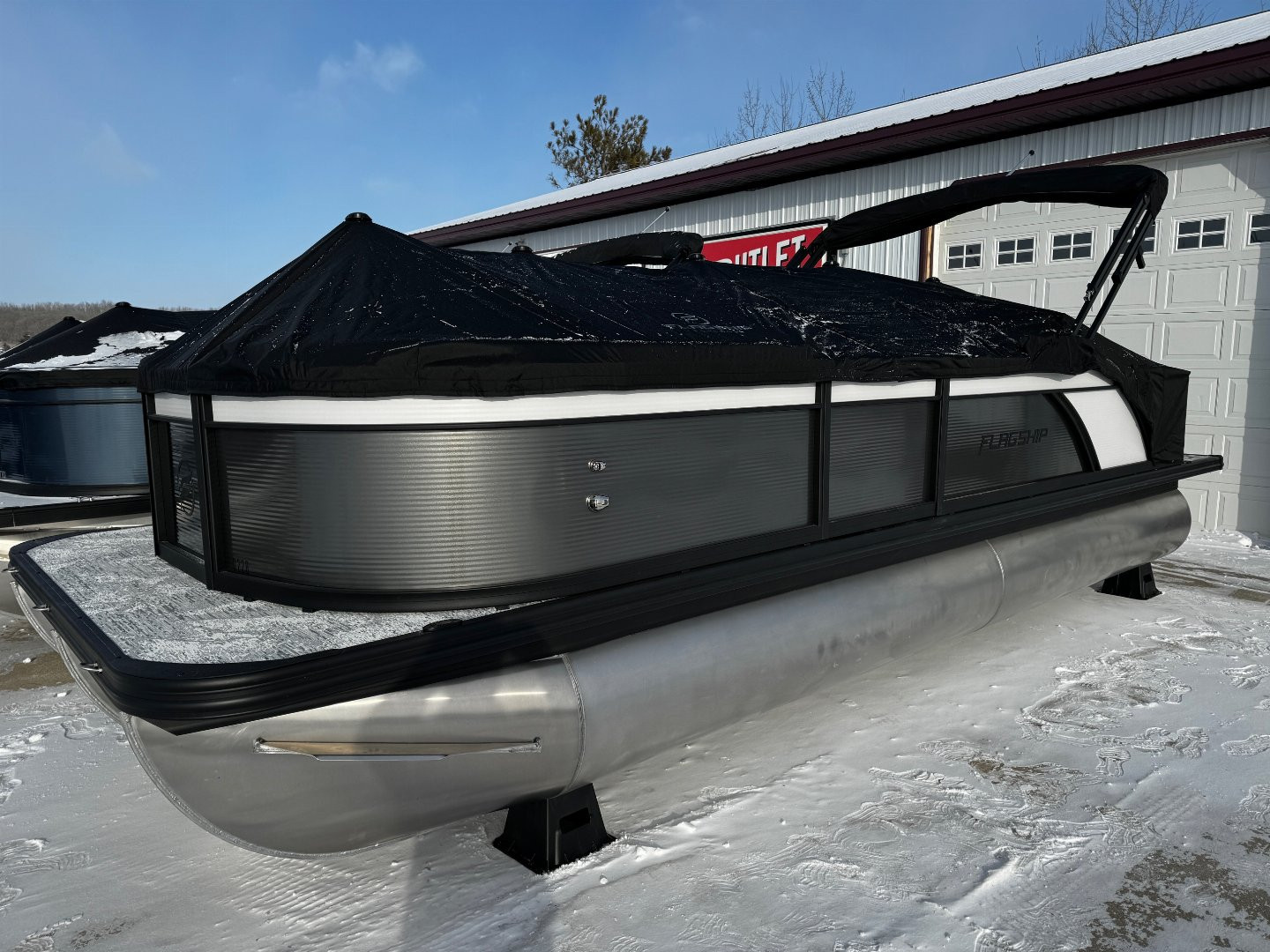 New 2024 FLAGSHIP D22B TRITOON w/SUZUKI DF250 **FREE JB Lund Bunk Trailer or Vertical Lift w/Purchase -- Up to a $7995 Value!!