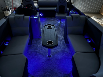 New 2024 FLAGSHIP D22B TRITOON w/SUZUKI DF250 **FREE JB Lund Bunk Trailer or Vertical Lift w/Purchase -- Up to a $7995 Value!!