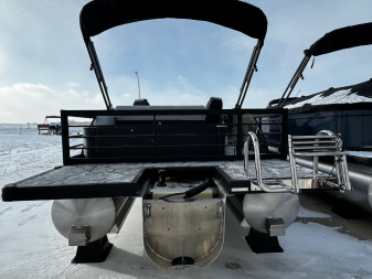 New 2024 FLAGSHIP D22B TRITOON w/SUZUKI DF250 **FREE JB Lund Bunk Trailer or Vertical Lift w/Purchase -- Up to a $7995 Value!!