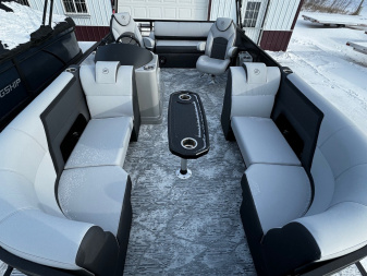 New 2024 FLAGSHIP D22B TRITOON w/SUZUKI DF250 **FREE JB Lund Bunk Trailer or Vertical Lift w/Purchase -- Up to a $7995 Value!!