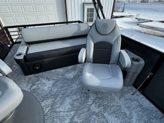 New 2024 FLAGSHIP D22B TRITOON w/SUZUKI DF250 **FREE JB Lund Bunk Trailer or Vertical Lift w/Purchase -- Up to a $7995 Value!!