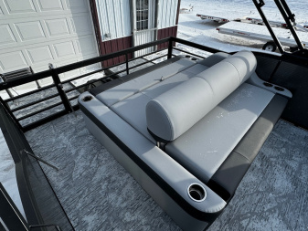 New 2024 FLAGSHIP D22B TRITOON w/SUZUKI DF250 **FREE JB Lund Bunk Trailer or Vertical Lift w/Purchase -- Up to a $7995 Value!!