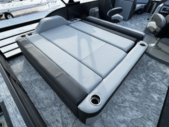 New 2024 FLAGSHIP D22B TRITOON w/SUZUKI DF250 **FREE JB Lund Bunk Trailer or Vertical Lift w/Purchase -- Up to a $7995 Value!!