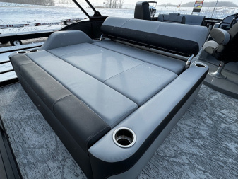 New 2024 FLAGSHIP D22B TRITOON w/SUZUKI DF250 **FREE JB Lund Bunk Trailer or Vertical Lift w/Purchase -- Up to a $7995 Value!!