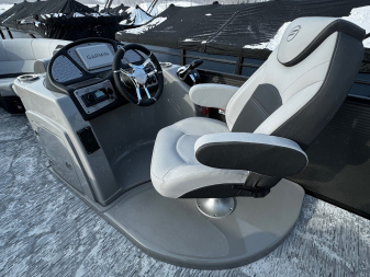 New 2024 FLAGSHIP D22B TRITOON w/SUZUKI DF250 **FREE JB Lund Bunk Trailer or Vertical Lift w/Purchase -- Up to a $7995 Value!!