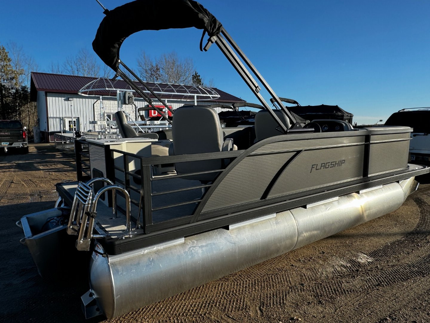 New 2024 FLAGSHIP E20RF w/SUZUKI DF115 **FREE JB Lund Bunk Trailer or Vertical Lift w/Purchase -- Up to a $7995 Value!!