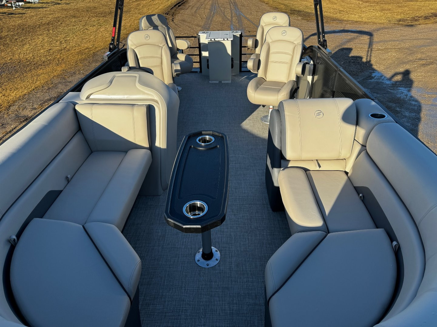 New 2024 FLAGSHIP E20RF w/SUZUKI DF115 **FREE JB Lund Bunk Trailer or Vertical Lift w/Purchase -- Up to a $7995 Value!!