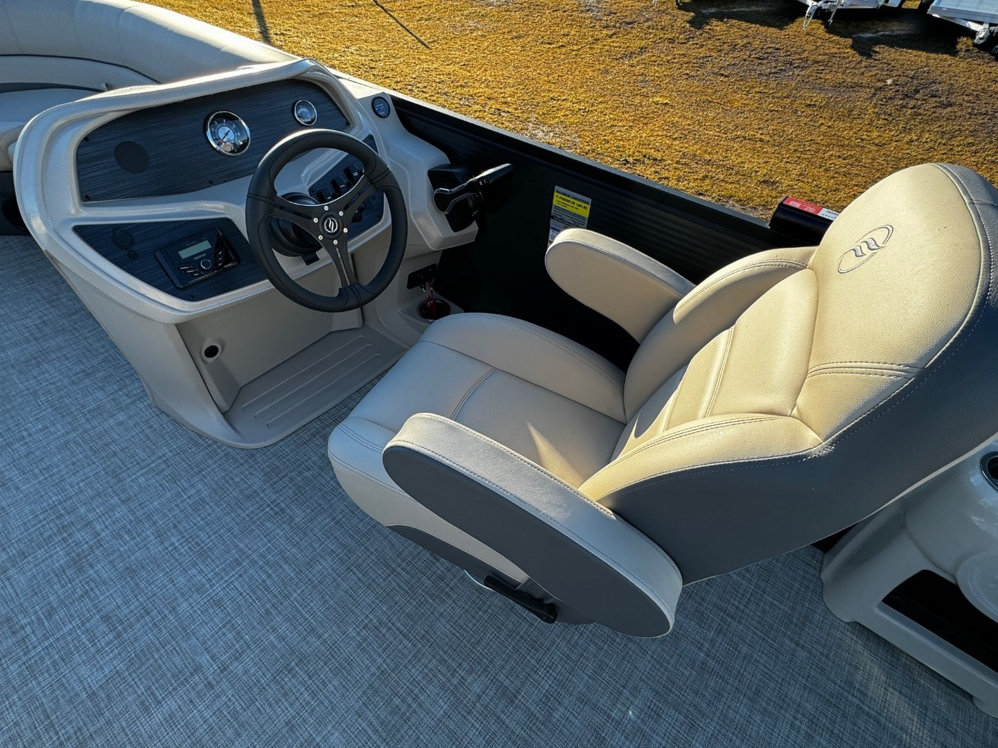 New 2024 FLAGSHIP E20RF w/SUZUKI DF115 **FREE JB Lund Bunk Trailer or Vertical Lift w/Purchase -- Up to a $7995 Value!!