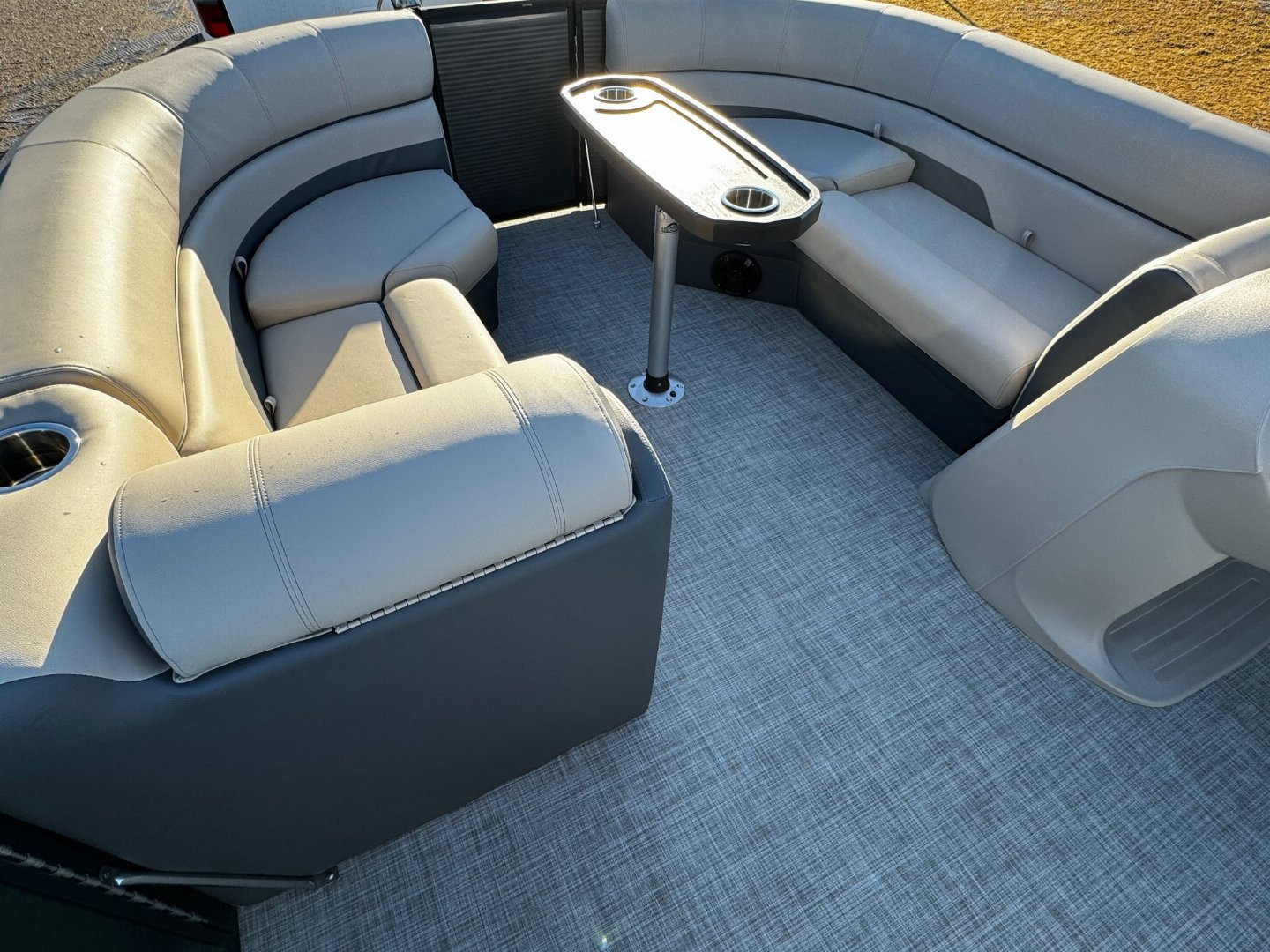 New 2024 FLAGSHIP E20RF w/SUZUKI DF115 **FREE JB Lund Bunk Trailer or Vertical Lift w/Purchase -- Up to a $7995 Value!!