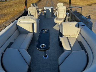 New 2024 FLAGSHIP E20RF w/SUZUKI DF115 **FREE JB Lund Bunk Trailer or Vertical Lift w/Purchase -- Up to a $7995 Value!!