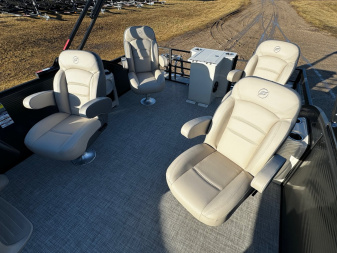 New 2024 FLAGSHIP E20RF w/SUZUKI DF115 **FREE JB Lund Bunk Trailer or Vertical Lift w/Purchase -- Up to a $7995 Value!!