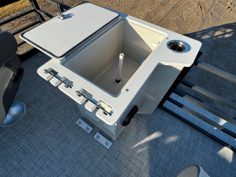 New 2024 FLAGSHIP E20RF w/SUZUKI DF115 **FREE JB Lund Bunk Trailer or Vertical Lift w/Purchase -- Up to a $7995 Value!!