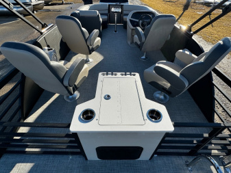 New 2024 FLAGSHIP E20RF w/SUZUKI DF115 **FREE JB Lund Bunk Trailer or Vertical Lift w/Purchase -- Up to a $7995 Value!!