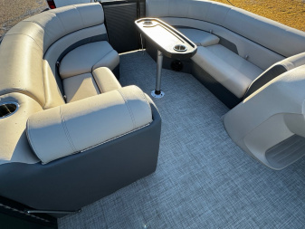 New 2024 FLAGSHIP E20RF w/SUZUKI DF115 **FREE JB Lund Bunk Trailer or Vertical Lift w/Purchase -- Up to a $7995 Value!!
