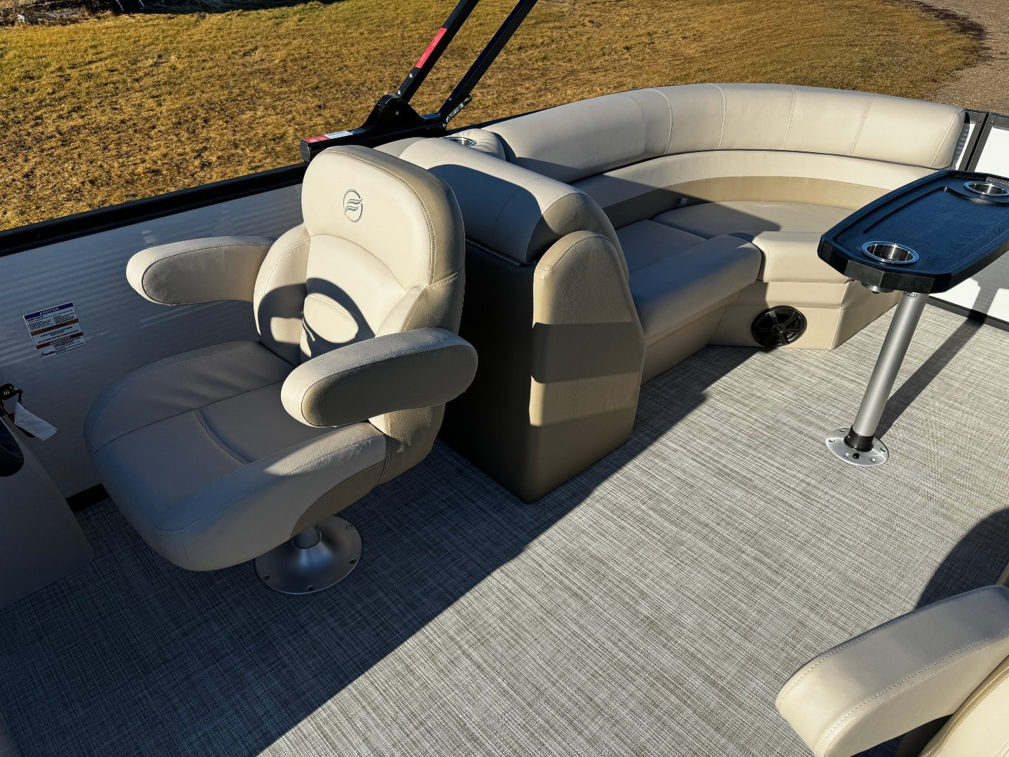 New 2024 Flagship E22CU w/Suzuki DF115W **FREE BUNK TRAILER or PONTOON LIFT - UP TO $7995 VALUE**