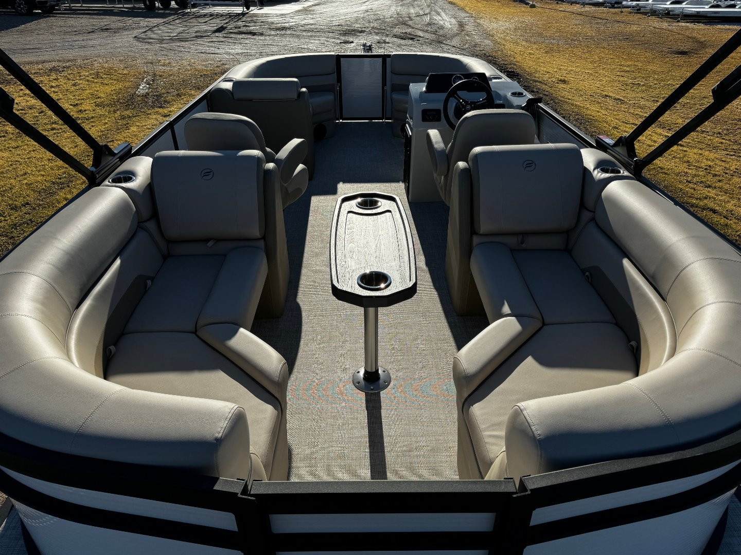 New 2024 Flagship E22CU w/Suzuki DF115W **FREE BUNK TRAILER or PONTOON LIFT - UP TO $7995 VALUE**