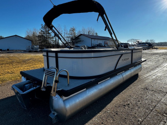 New 2024 Flagship E22CU w/Suzuki DF115W **FREE BUNK TRAILER or PONTOON LIFT - UP TO $7995 VALUE**