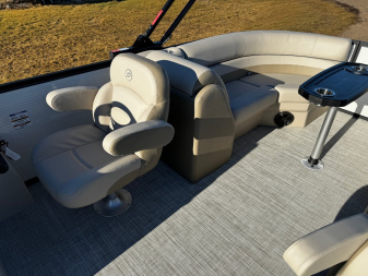 New 2024 Flagship E22CU w/Suzuki DF115W **FREE BUNK TRAILER or PONTOON LIFT - UP TO $7995 VALUE**