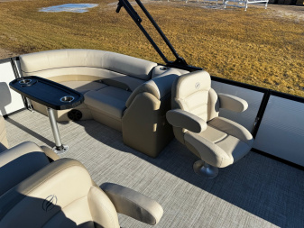 New 2024 Flagship E22CU w/Suzuki DF115W **FREE BUNK TRAILER or PONTOON LIFT - UP TO $7995 VALUE**