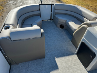 New 2024 Flagship E22CU w/Suzuki DF115W **FREE BUNK TRAILER or PONTOON LIFT - UP TO $7995 VALUE**