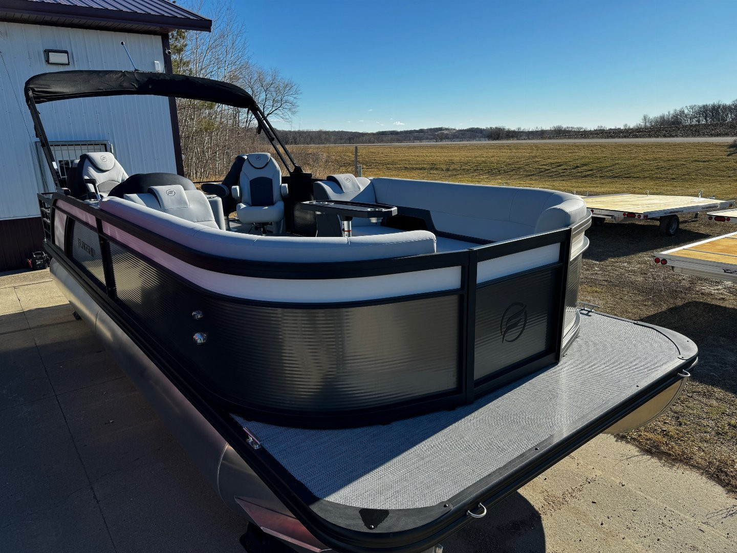 New 2024 FLAGSHIP D22CU w/SUZUKI DF150 **FREE JB Lund Bunk Trailer or Vertical Lift w/Purchase -- Up to a $7995 Value!!