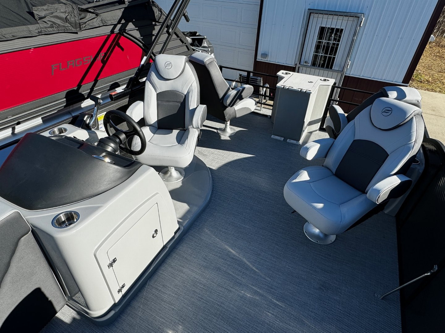 New 2024 FLAGSHIP D22CU w/SUZUKI DF150 **FREE JB Lund Bunk Trailer or Vertical Lift w/Purchase -- Up to a $7995 Value!!