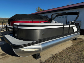 New 2024 FLAGSHIP D22CU w/SUZUKI DF150 **FREE JB Lund Bunk Trailer or Vertical Lift w/Purchase -- Up to a $7995 Value!!