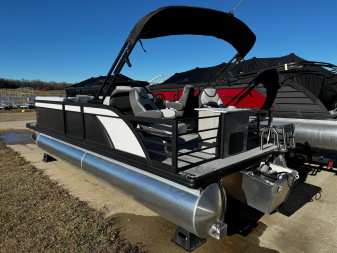 New 2024 FLAGSHIP D22CU w/SUZUKI DF150 **FREE JB Lund Bunk Trailer or Vertical Lift w/Purchase -- Up to a $7995 Value!!