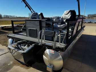 New 2024 FLAGSHIP D22CU w/SUZUKI DF150 **FREE JB Lund Bunk Trailer or Vertical Lift w/Purchase -- Up to a $7995 Value!!