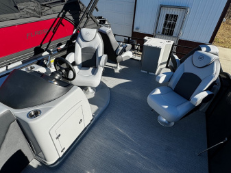 New 2024 FLAGSHIP D22CU w/SUZUKI DF150 **FREE JB Lund Bunk Trailer or Vertical Lift w/Purchase -- Up to a $7995 Value!!