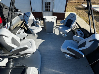New 2024 FLAGSHIP D22CU w/SUZUKI DF150 **FREE JB Lund Bunk Trailer or Vertical Lift w/Purchase -- Up to a $7995 Value!!