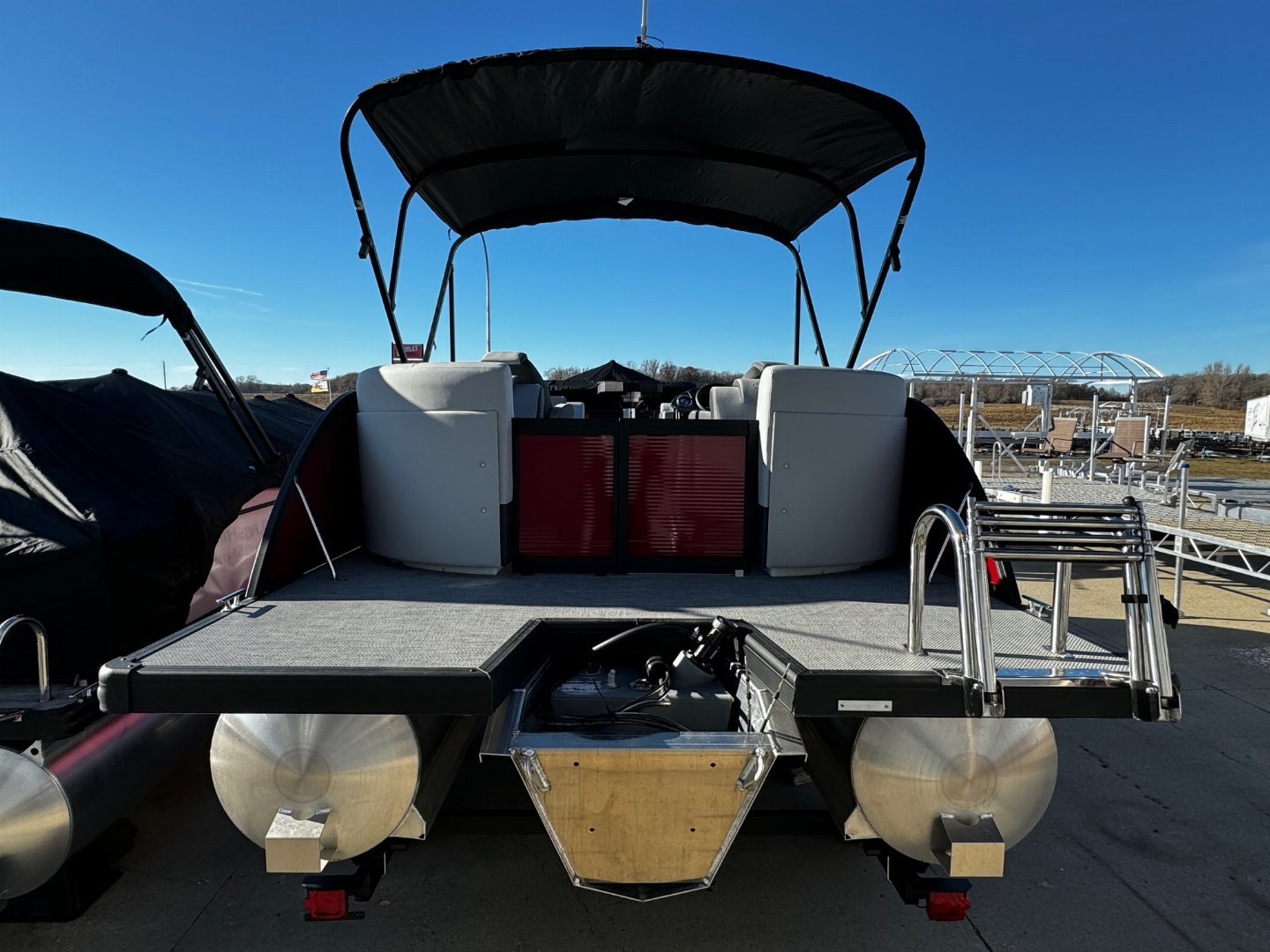 New 2024 FLAGSHIP D22CU w/SUZUKI DF150 **FREE JB Lund Bunk Trailer or Vertical Lift w/Purchase -- Up to a $7995 Value!!