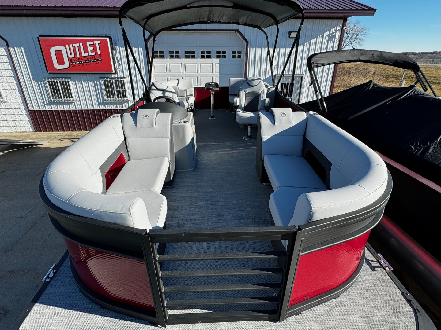 New 2024 FLAGSHIP D22CU w/SUZUKI DF150 **FREE JB Lund Bunk Trailer or Vertical Lift w/Purchase -- Up to a $7995 Value!!