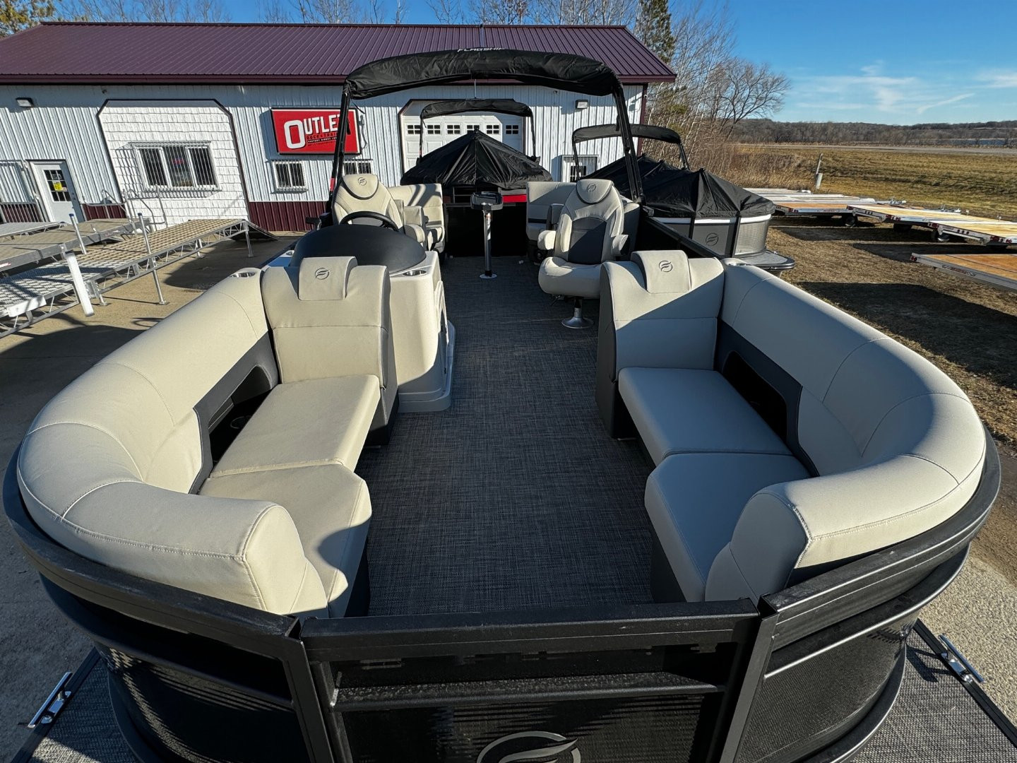 New 2024 FLAGSHIP D22CU w/SUZUKI DF150 **FREE JB Lund Bunk Trailer or Vertical Lift w/Purchase -- Up to a $7995 Value!!