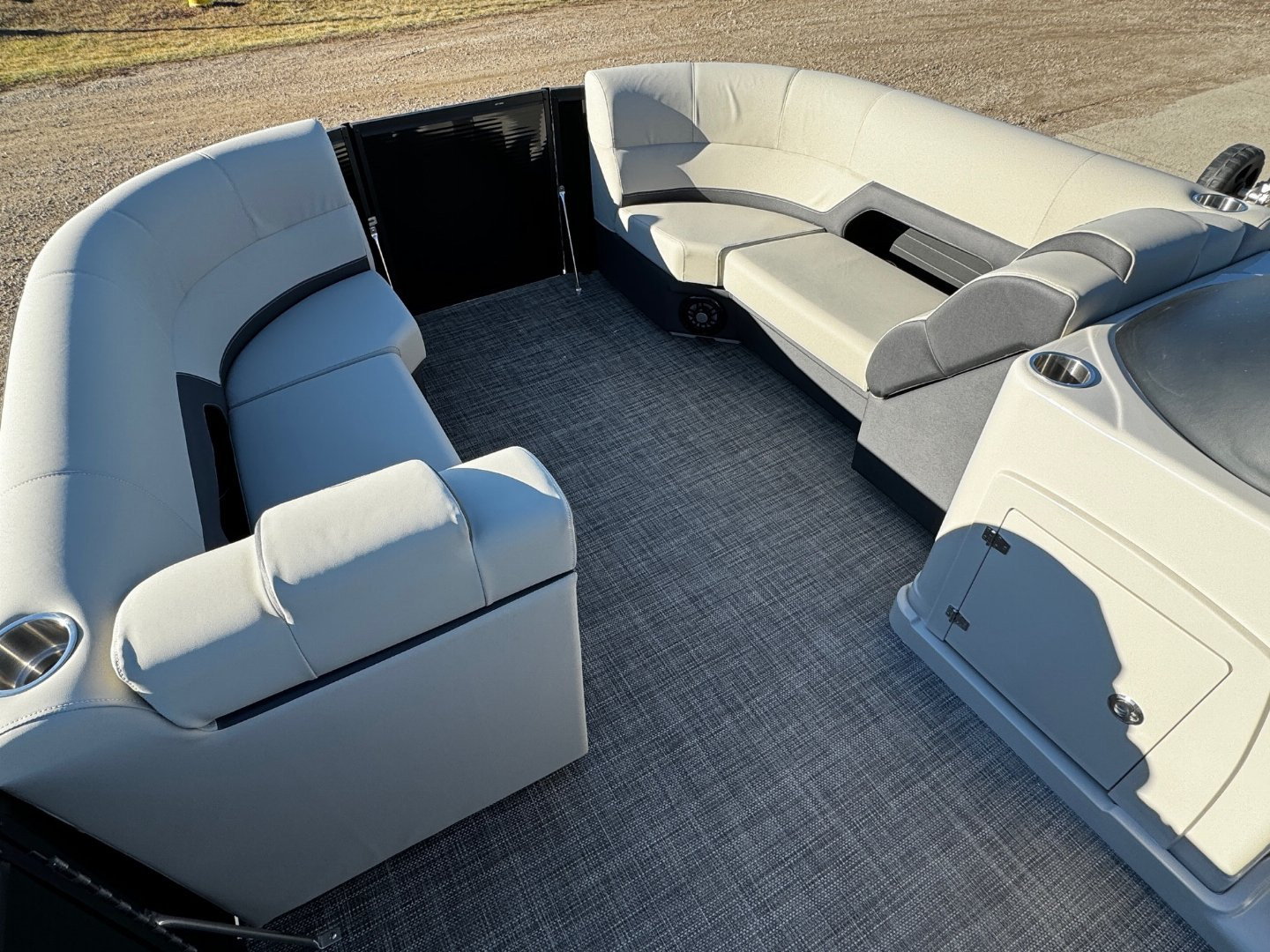 New 2024 FLAGSHIP D22CU w/SUZUKI DF150 **FREE JB Lund Bunk Trailer or Vertical Lift w/Purchase -- Up to a $7995 Value!!