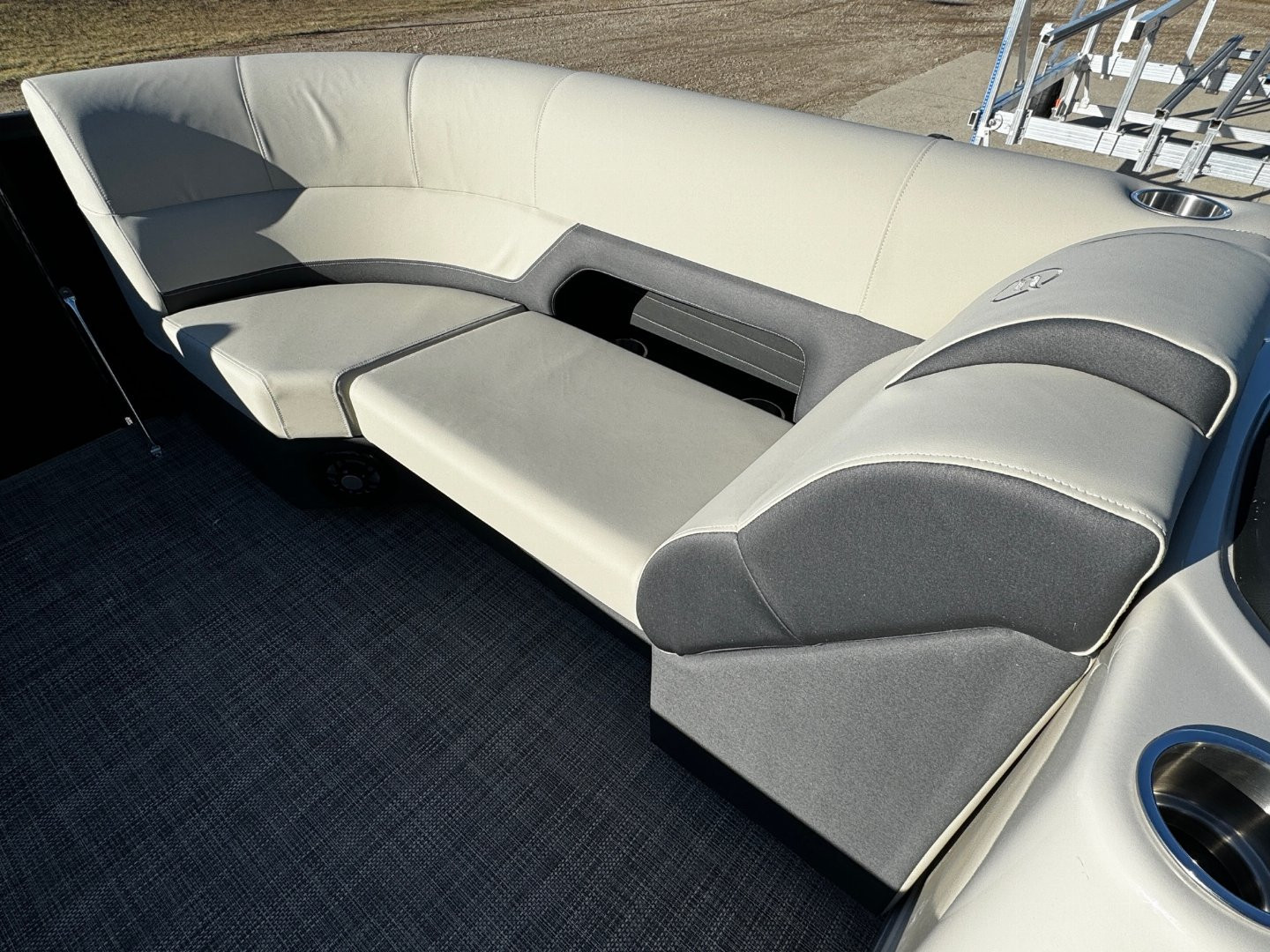 New 2024 FLAGSHIP D22CU w/SUZUKI DF150 **FREE JB Lund Bunk Trailer or Vertical Lift w/Purchase -- Up to a $7995 Value!!