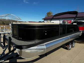 New 2024 FLAGSHIP D22CU w/SUZUKI DF150 **FREE JB Lund Bunk Trailer or Vertical Lift w/Purchase -- Up to a $7995 Value!!