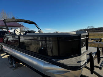 New 2024 FLAGSHIP D22CU w/SUZUKI DF150 **FREE JB Lund Bunk Trailer or Vertical Lift w/Purchase -- Up to a $7995 Value!!