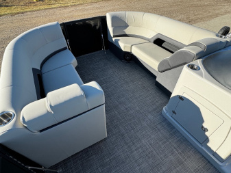 New 2024 FLAGSHIP D22CU w/SUZUKI DF150 **FREE JB Lund Bunk Trailer or Vertical Lift w/Purchase -- Up to a $7995 Value!!